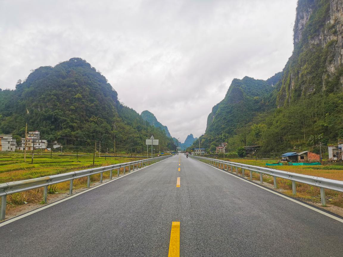 12月14日,由广西北部湾投资集团直属企业北投公路集团投资建设的s211
