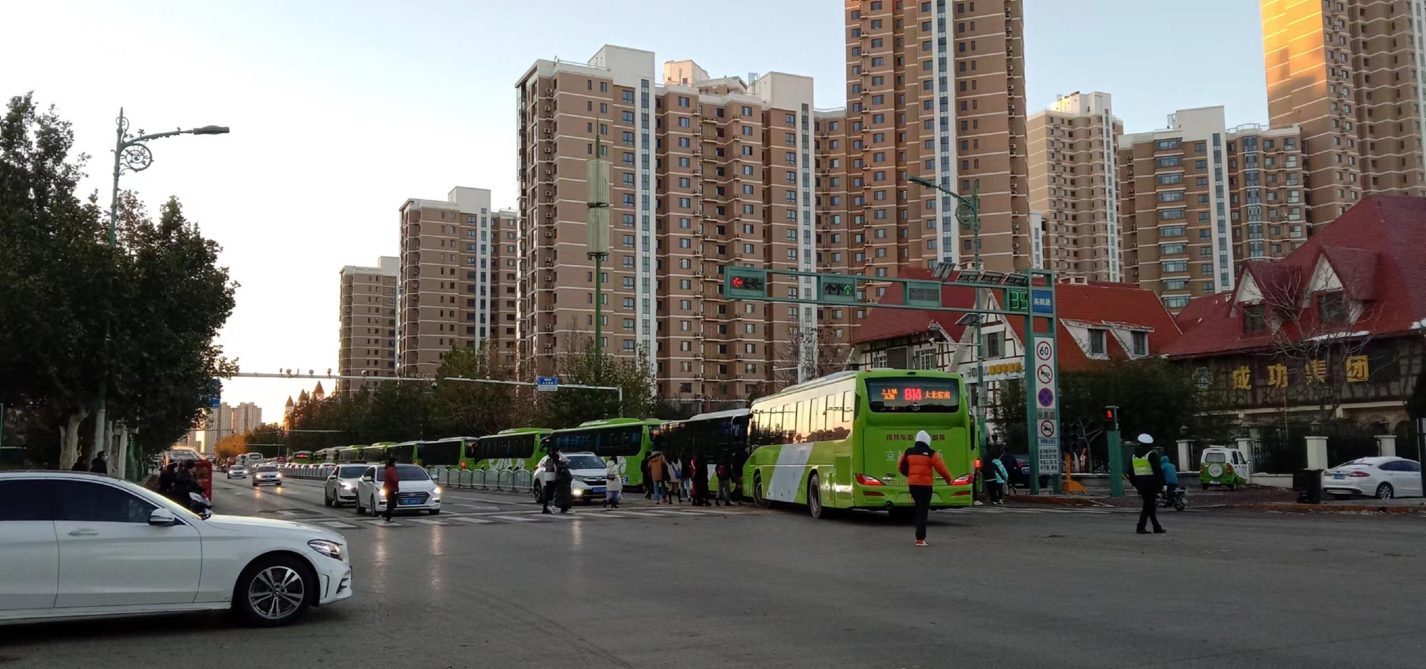 一直是北京的公交车在帮助燕郊通勤族圆着"双城梦".作者供图