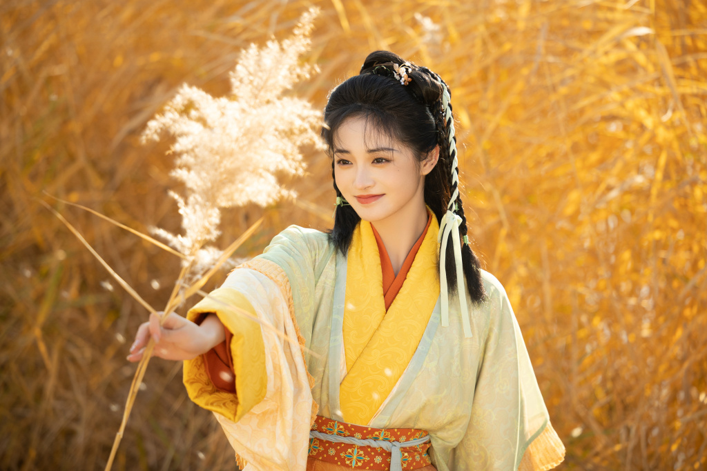 周洁琼分享古装造型写真庆祝生日 娇俏明媚美女子光彩照人