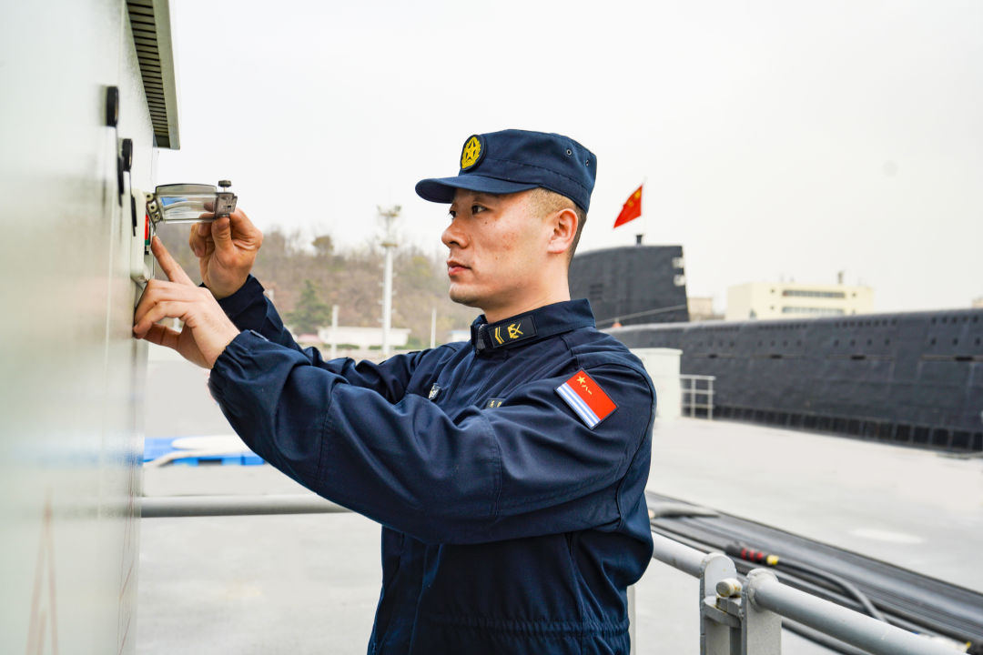 历时半月,救人的海军战士终于找到了!