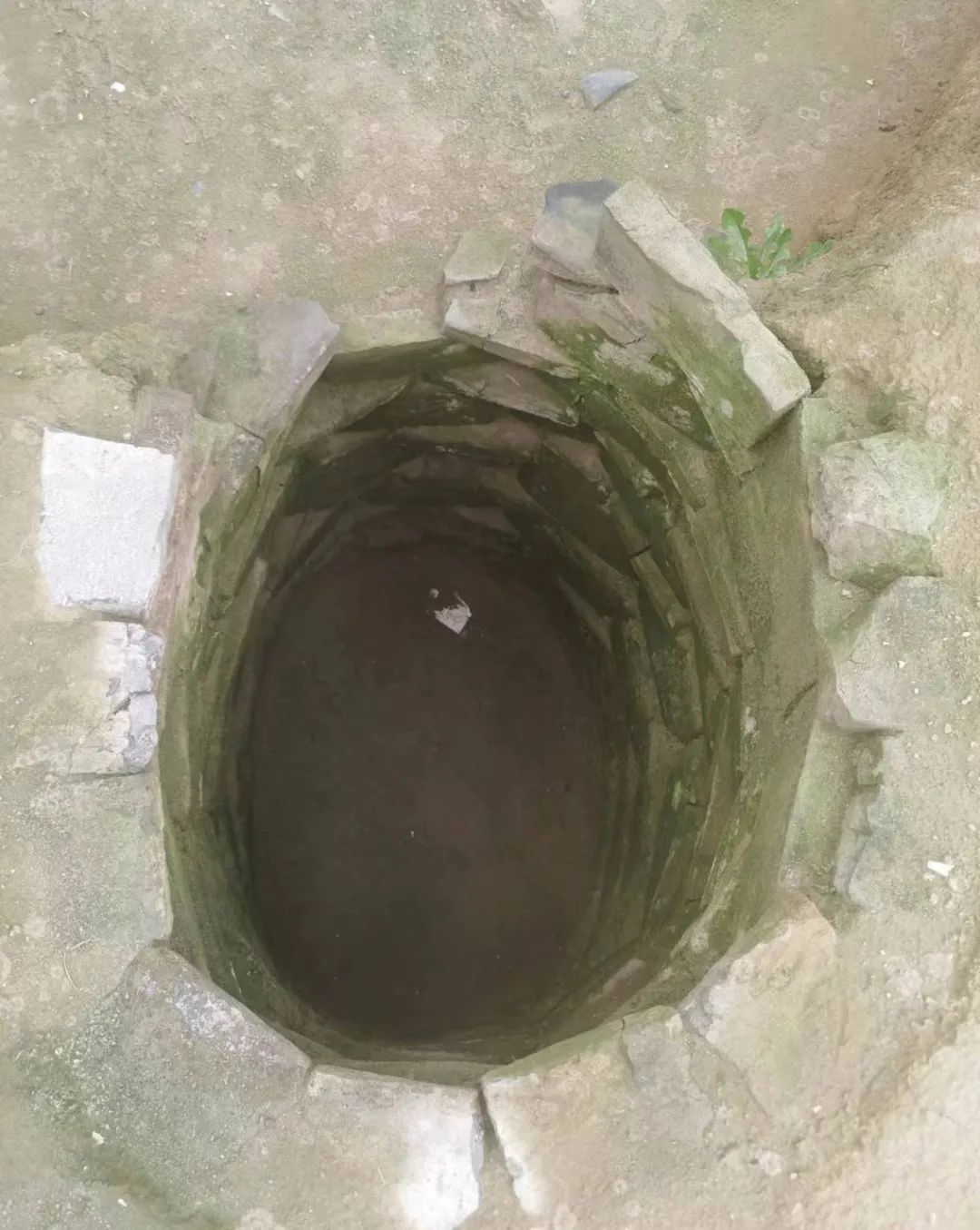 在唐长安城东市遗址发现的唐代水井.新华社记者杨一苗摄