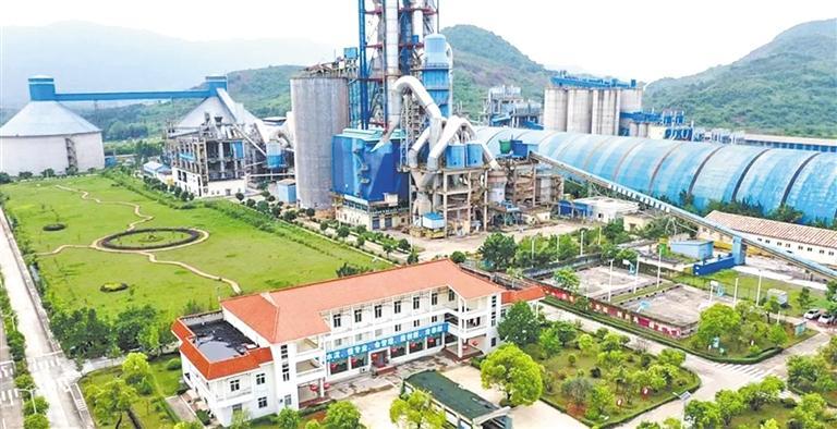 华润水泥(富川)有限公司厂区全景. (资料图片)
