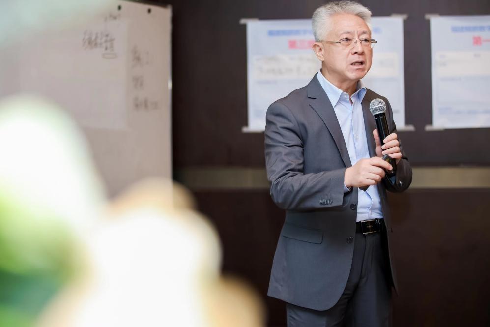 　　华为资深讲师、资深管理顾问杨宏斌