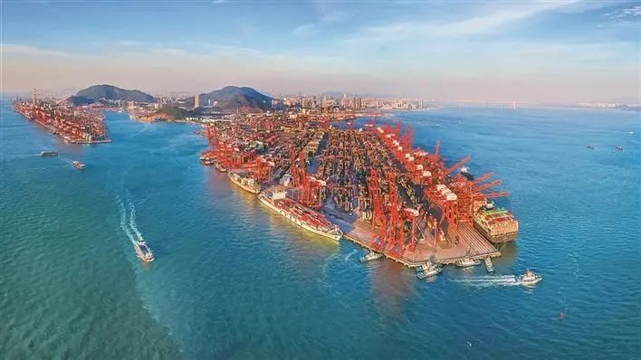 繁忙的蛇口港.深圳商报资料图片