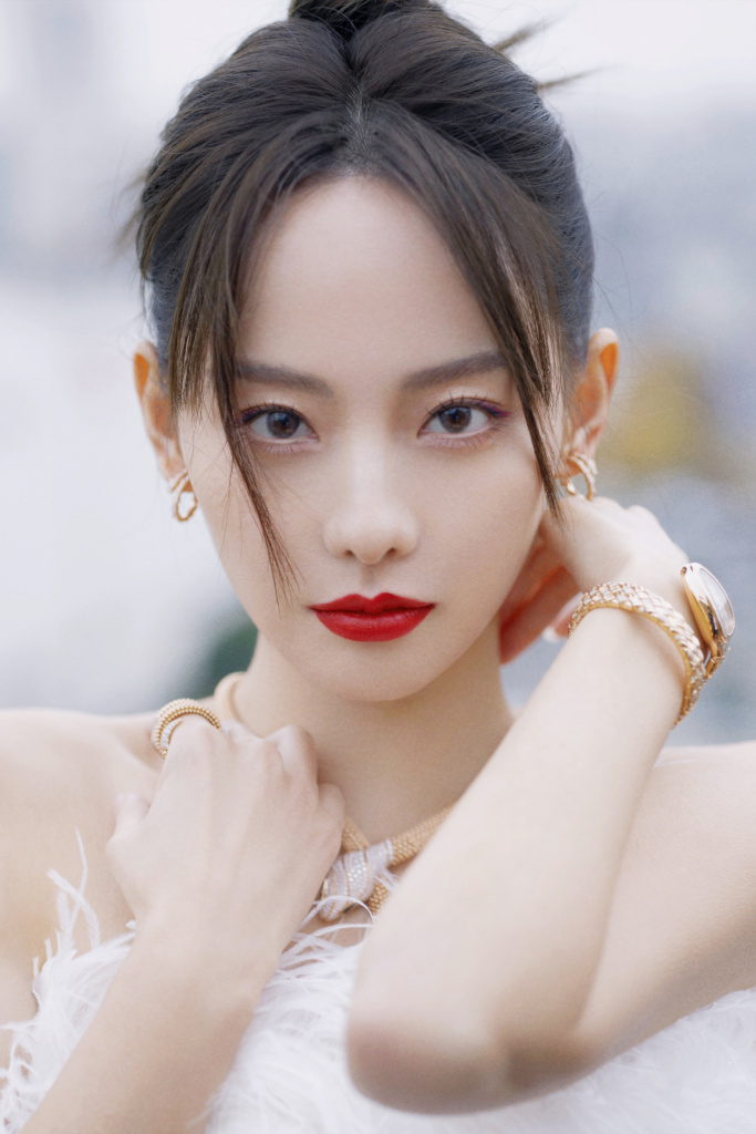 张嘉倪时尚品牌圣诞点灯仪式活动写真秀性感香肩锁骨精致迷人