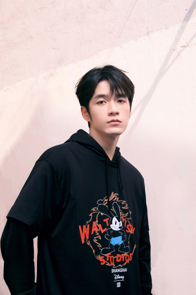 纪梵希品牌挚友张颜齐发布卫衣造型写真 眼神凌冽酷感十足__财经头条