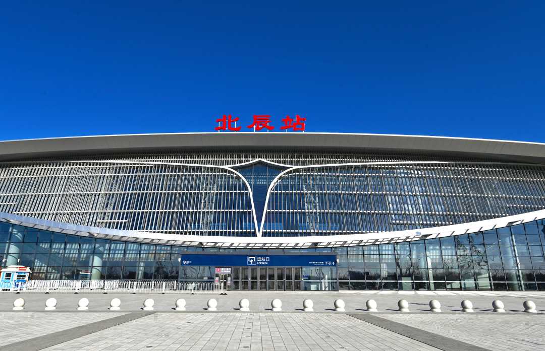 12月17日,京滨城际铁路北辰站站房外景.