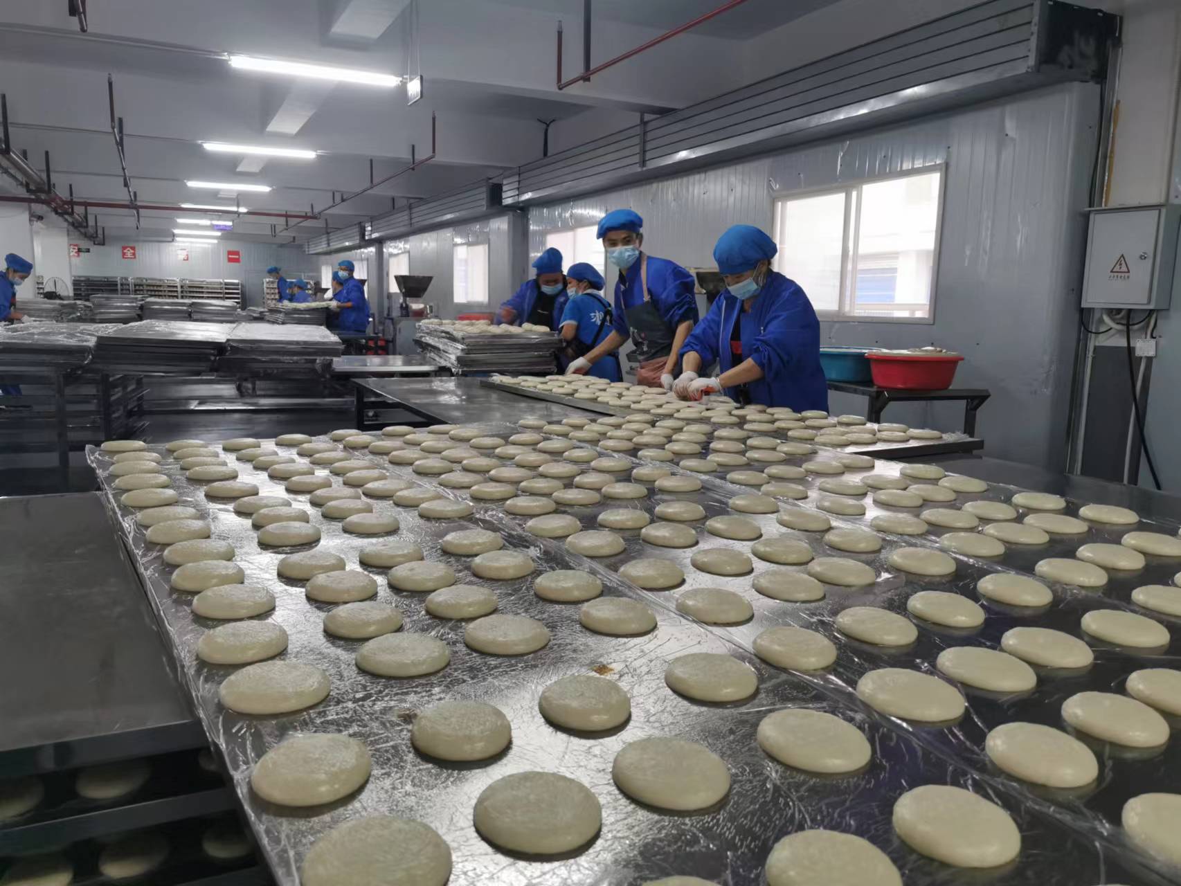 张家界永定区千家食品加工厂生产车间整洁有序.余知都/摄