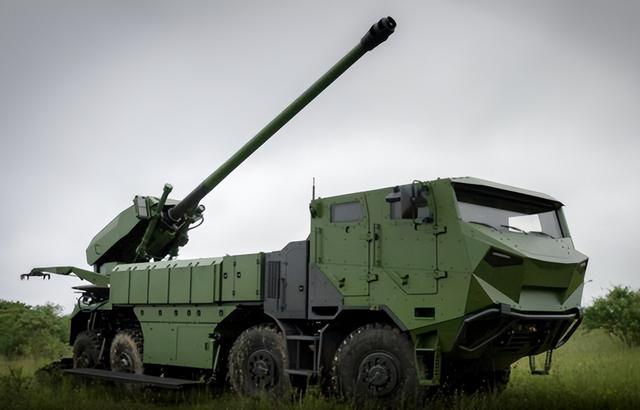 "凯撒"车载自行榴弹炮 资料图 图源:外媒