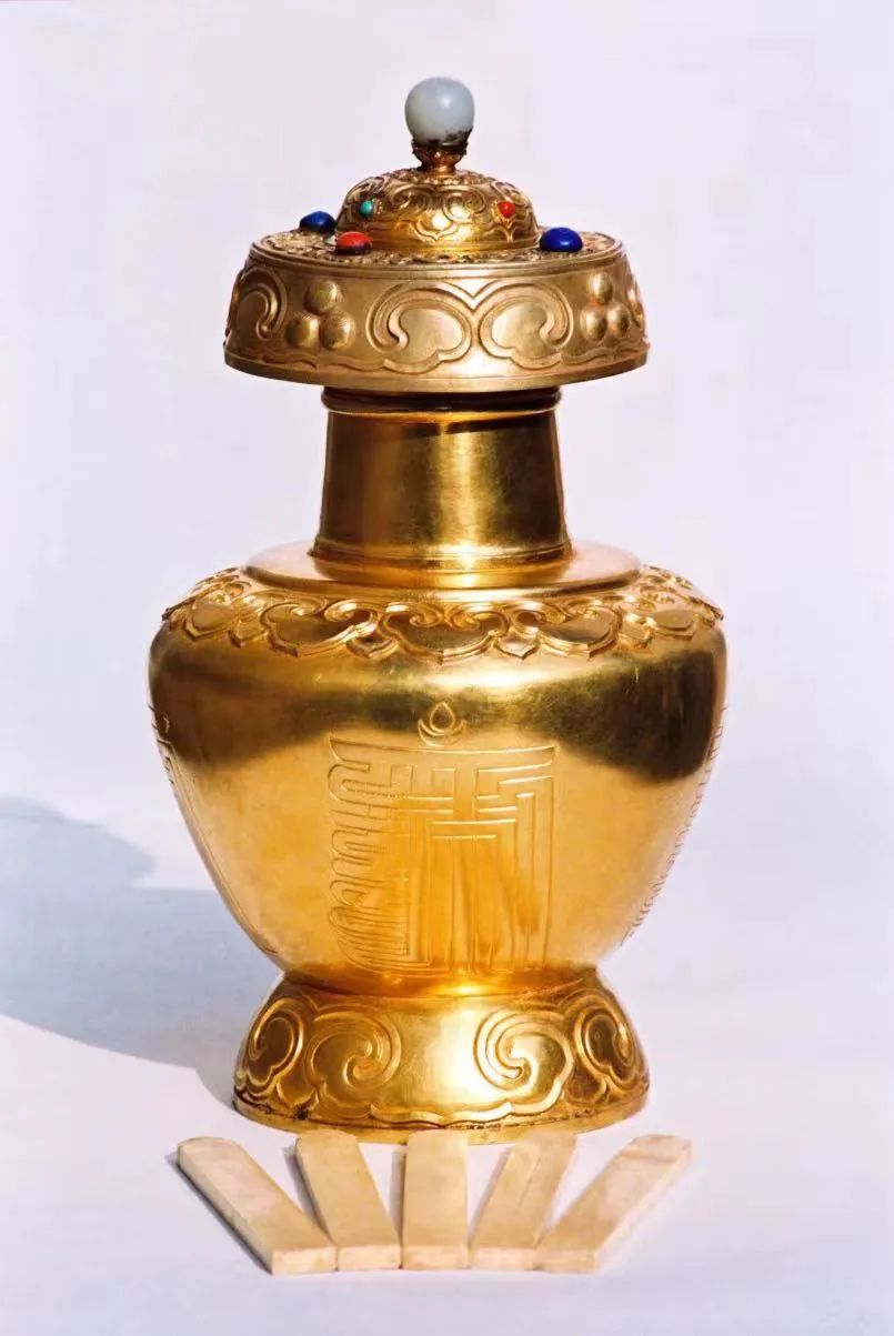 雍和宫藏金奔巴瓶.(雍和宫管理处 供图)