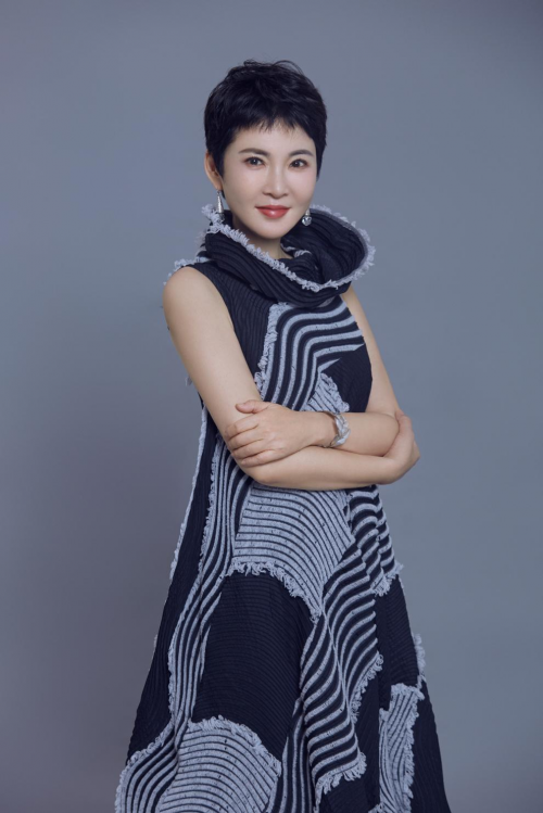 知名作家张德芬受邀参加尹建莉父母学堂破界对话做女人原本不必吃苦的