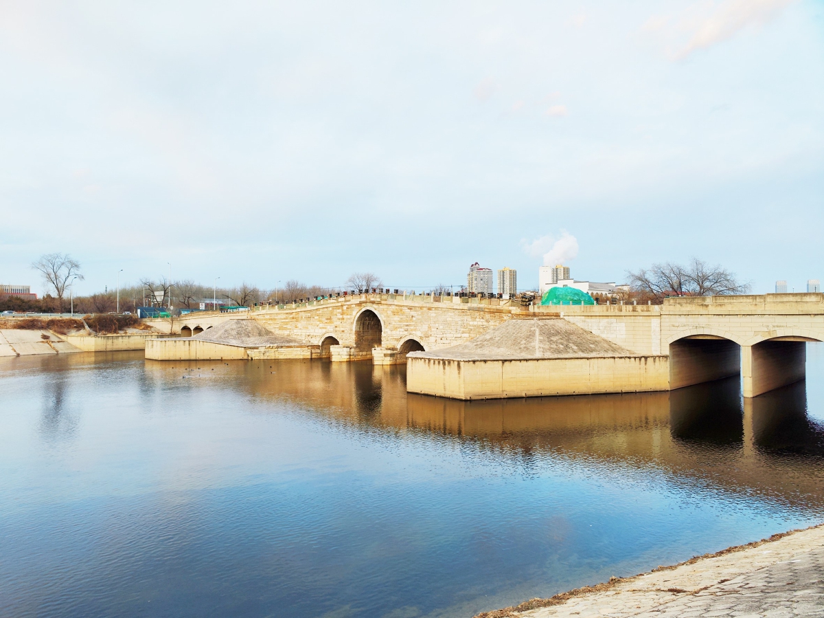 通惠河上的永通桥,历史悠久,如同一枚活化石,古朴而厚重.