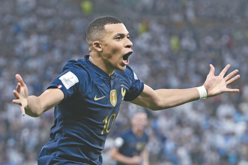 法国队球员姆巴佩在对阵阿根廷队决赛进球后庆祝.新华社记者 李尕摄