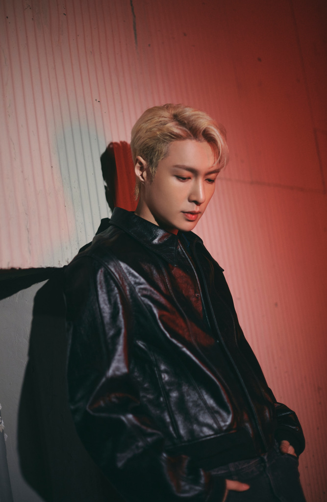 张艺兴发布新歌没什么能给你大片释出金发皮衣情绪感十足