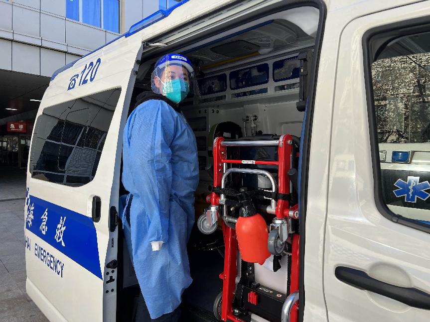 120车担架怎么用大江东 ｜ 基层抗疫⑨： 120急救！超负荷运转，他们奋力扛_https://www.jmylbn.com_新闻资讯_第4张