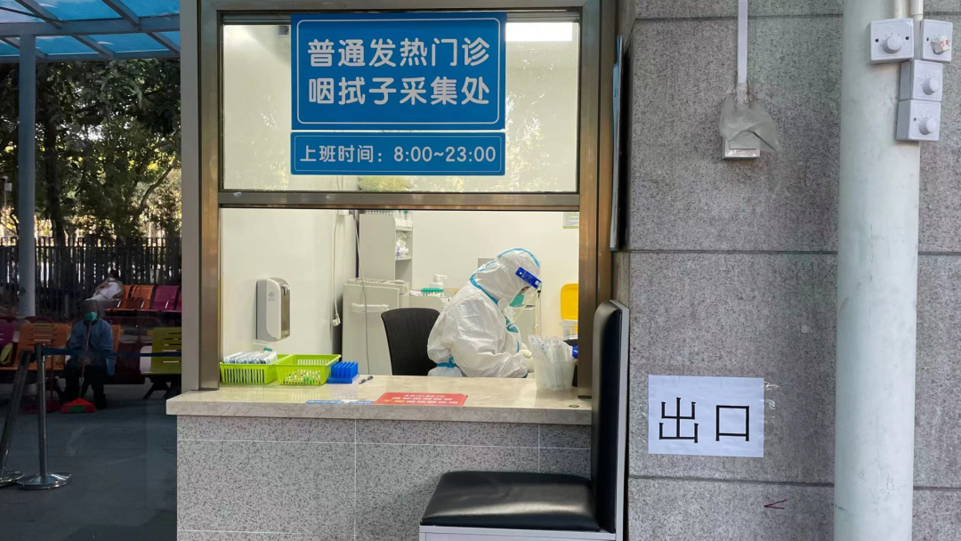 市儿童医院普通发热门诊核酸采集点.深儿医供图