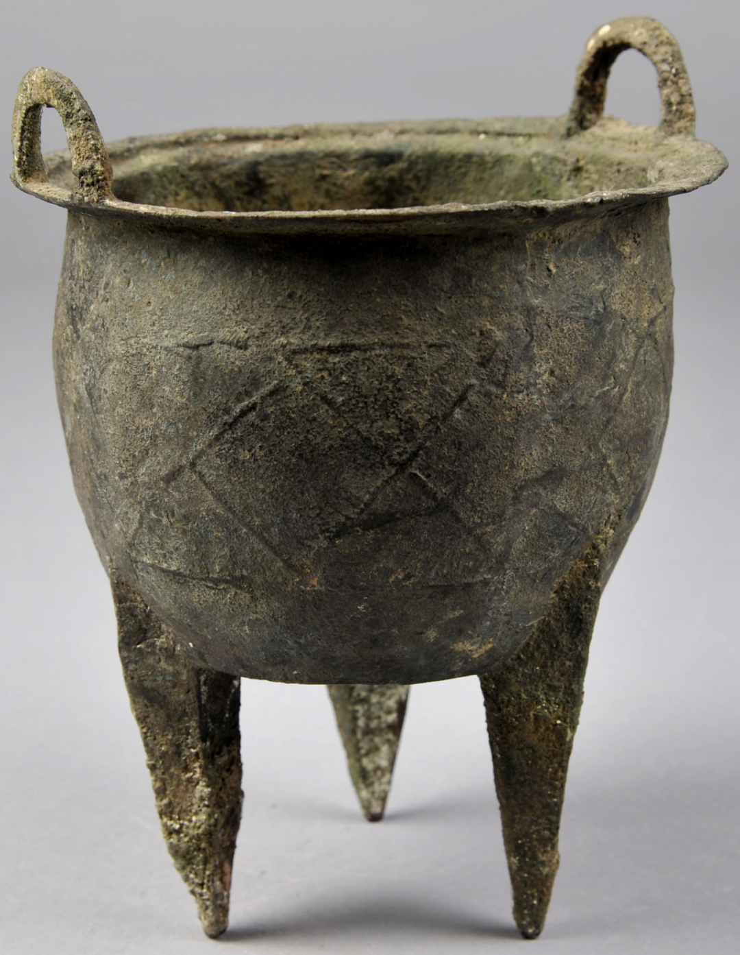 二里头遗址1987年出土的青铜鼎.