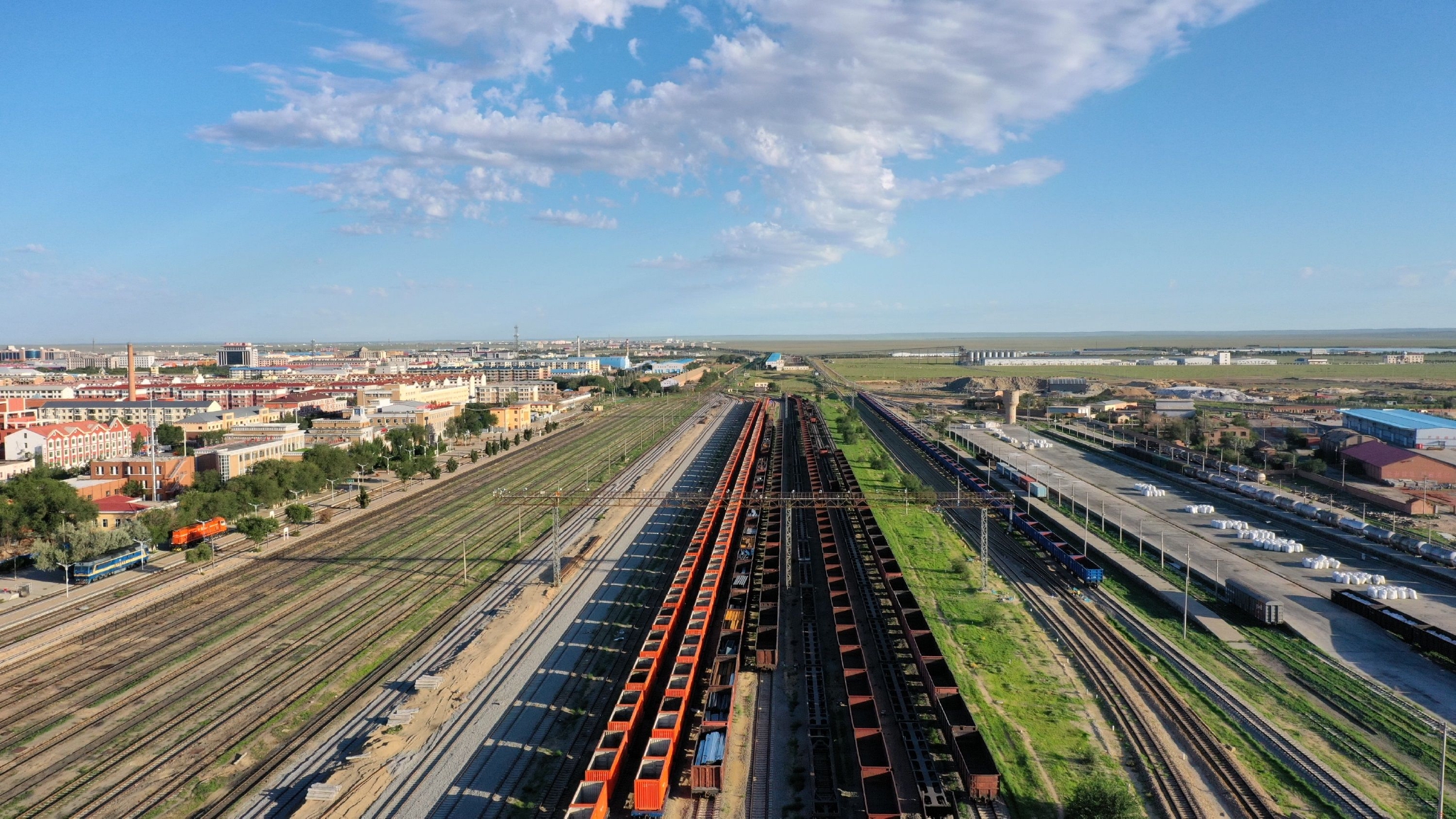 集二铁路贲红至二连浩特段能力补强工程全线开通 中铁十局承建|铁路