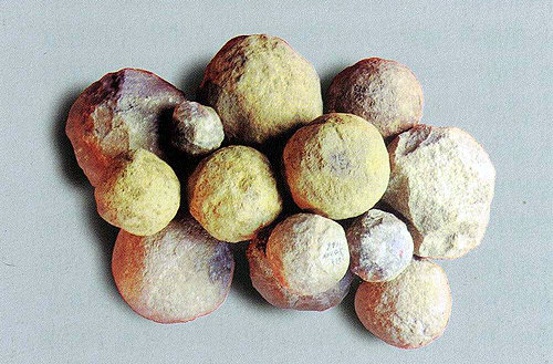 侯家窑遗址出土的石球