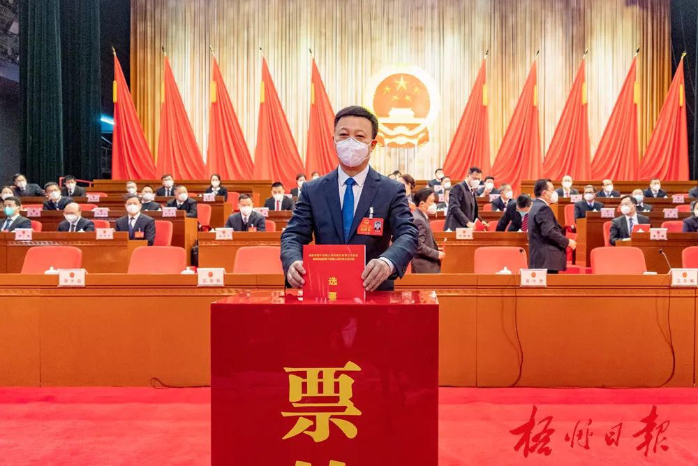 会议选举梧州市出席广西壮族自治区第十四届人民代表大会代表.