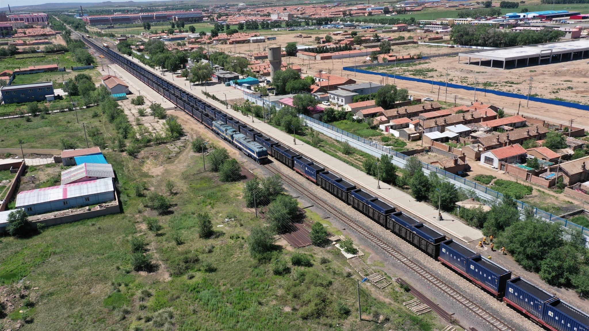 集二铁路贲红至二连浩特段能力补强工程全线开通 中铁十局承建|铁路