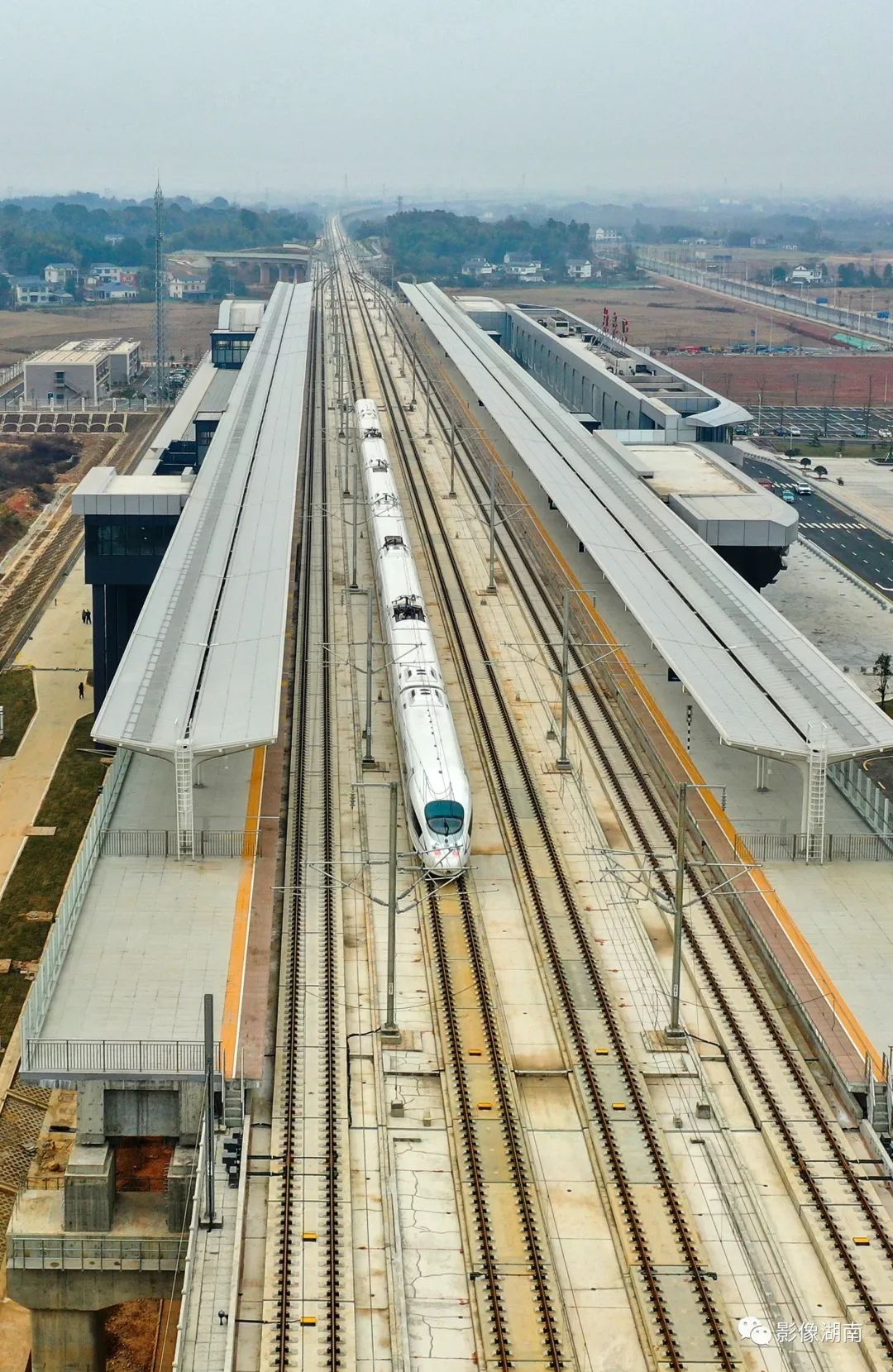 12月26日,渝厦高铁常德至益阳段汉寿站.