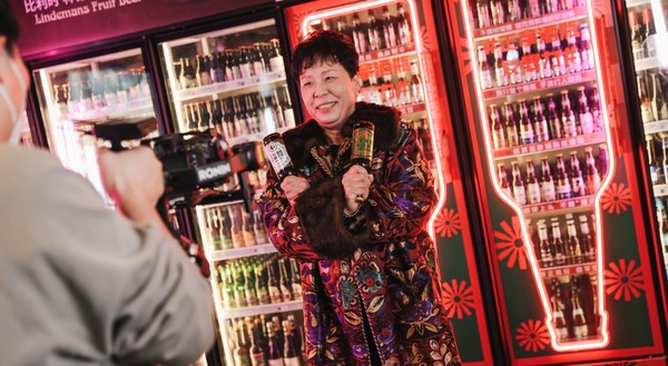 　　啤酒阿姨创始人亲临现场图