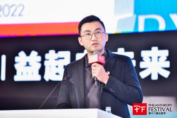 　　明康汇副总裁潘风山现场发言