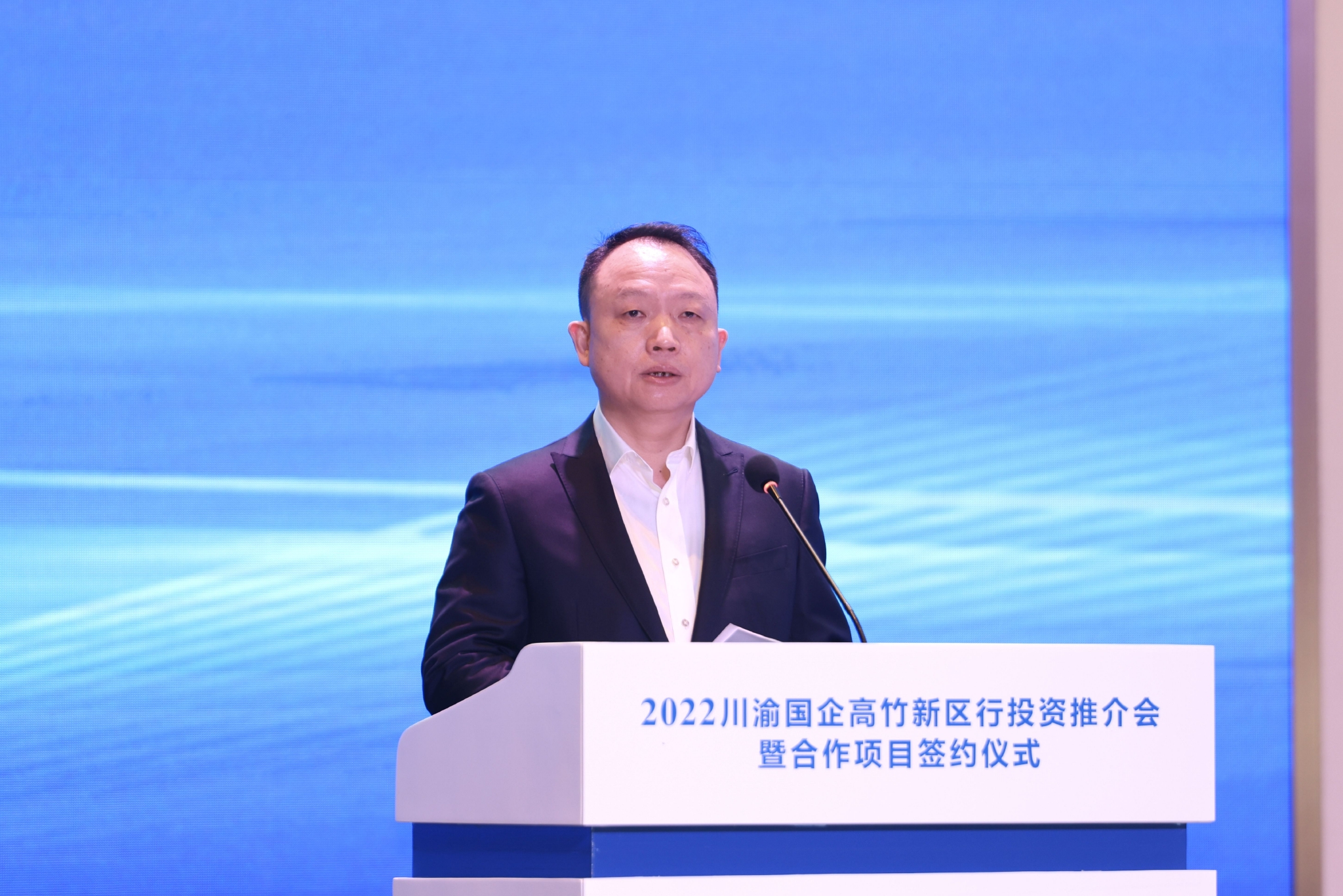 渝北区委副书记,区政府区长廖红军致辞