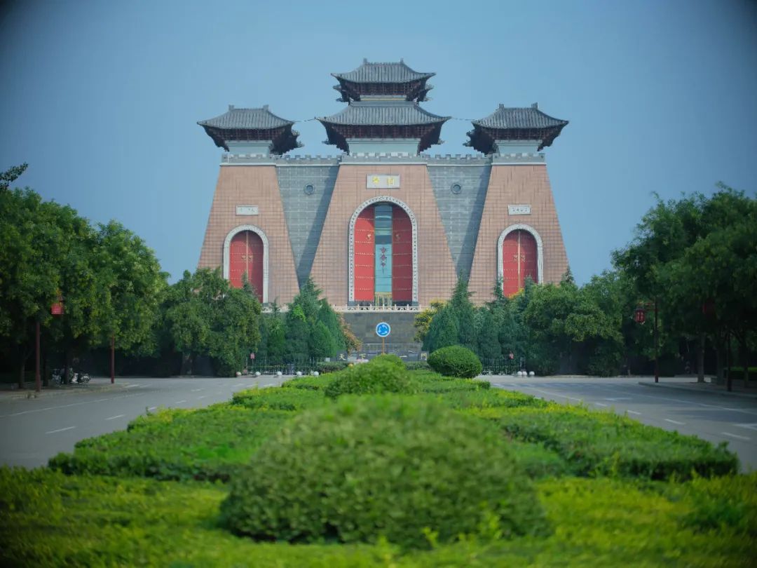 山西临汾华门,宣示着华夏之源头(张雷 摄)