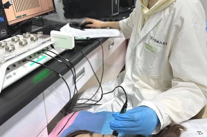 　　科丝美诗功效实验室-保湿功效测评