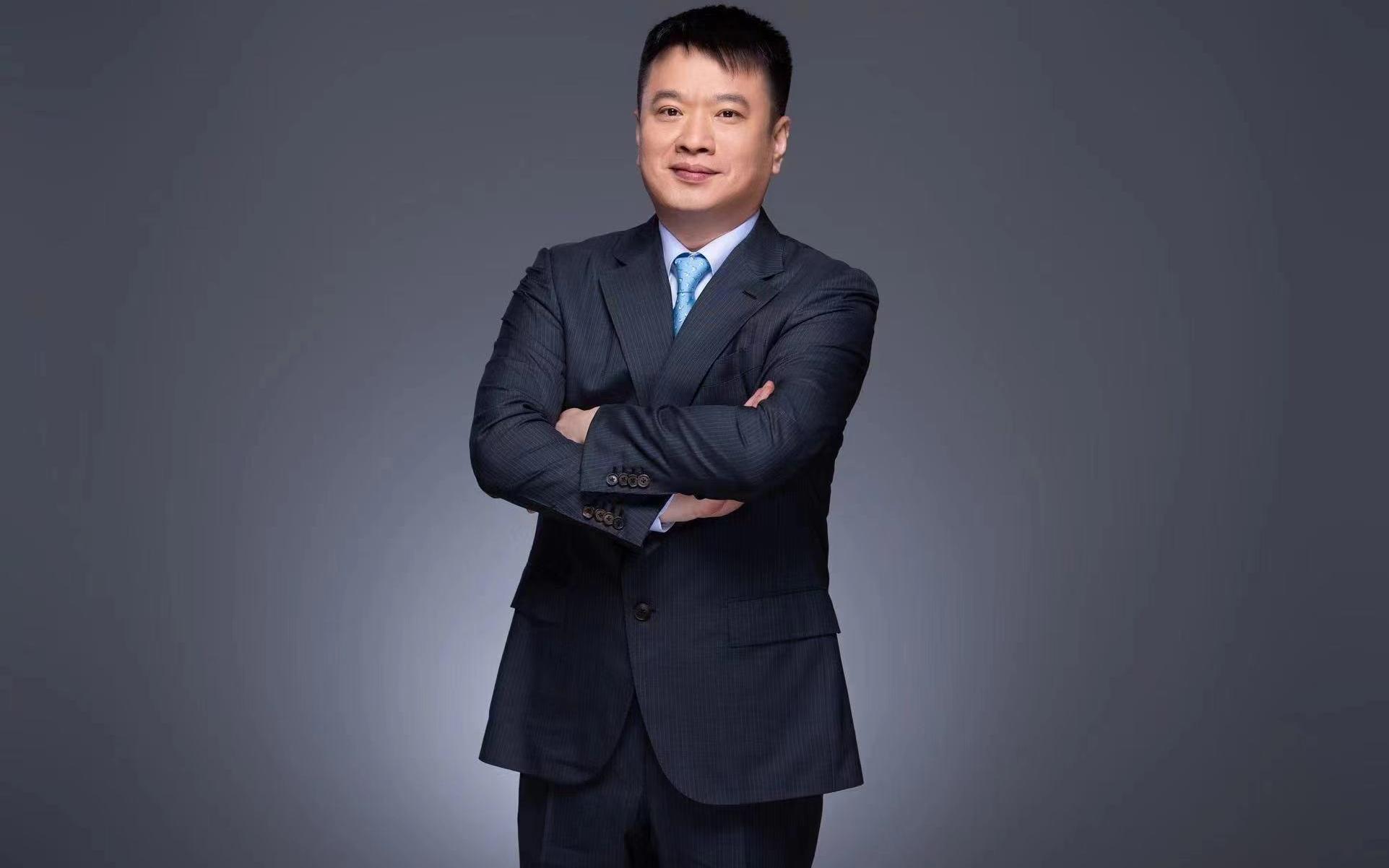 东方时尚驾驶学校股份有限公司董事长徐雄.