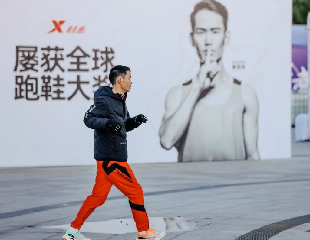 柏林马拉松后，董国建成为中国马拉松男神 资料图片