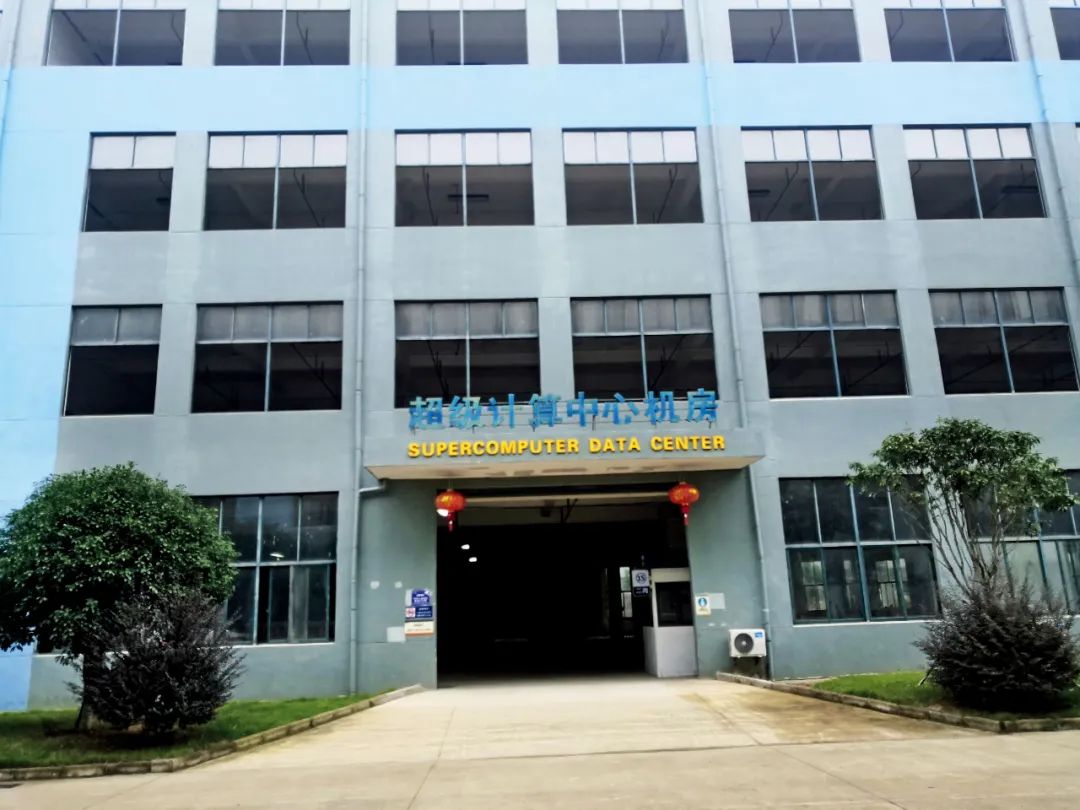 九木集团内部的超级计算中心机房。摄影/本刊记者 周群峰