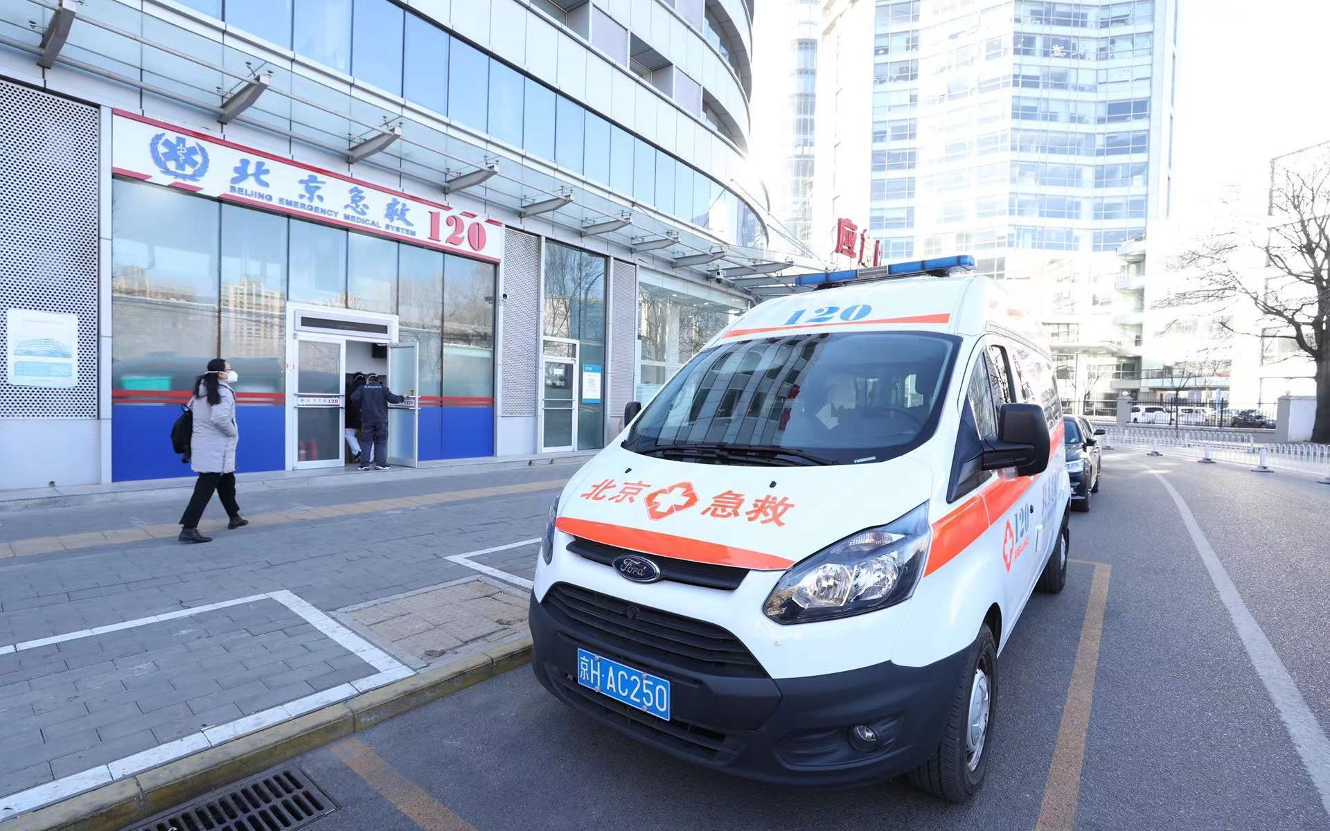 朝阳北京急救120站点,急救车待命.新京报记者 王飞 摄