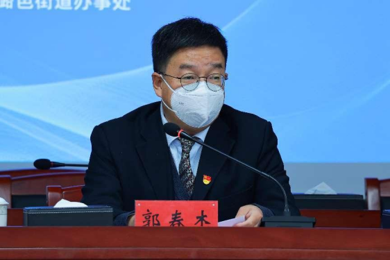 　　潞邑街道党工委副书记、办事处主任郭春杰