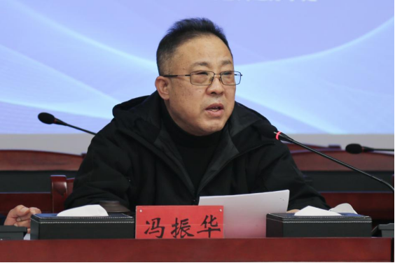 　　潞邑街道党工委委员、办事处副主任冯振华