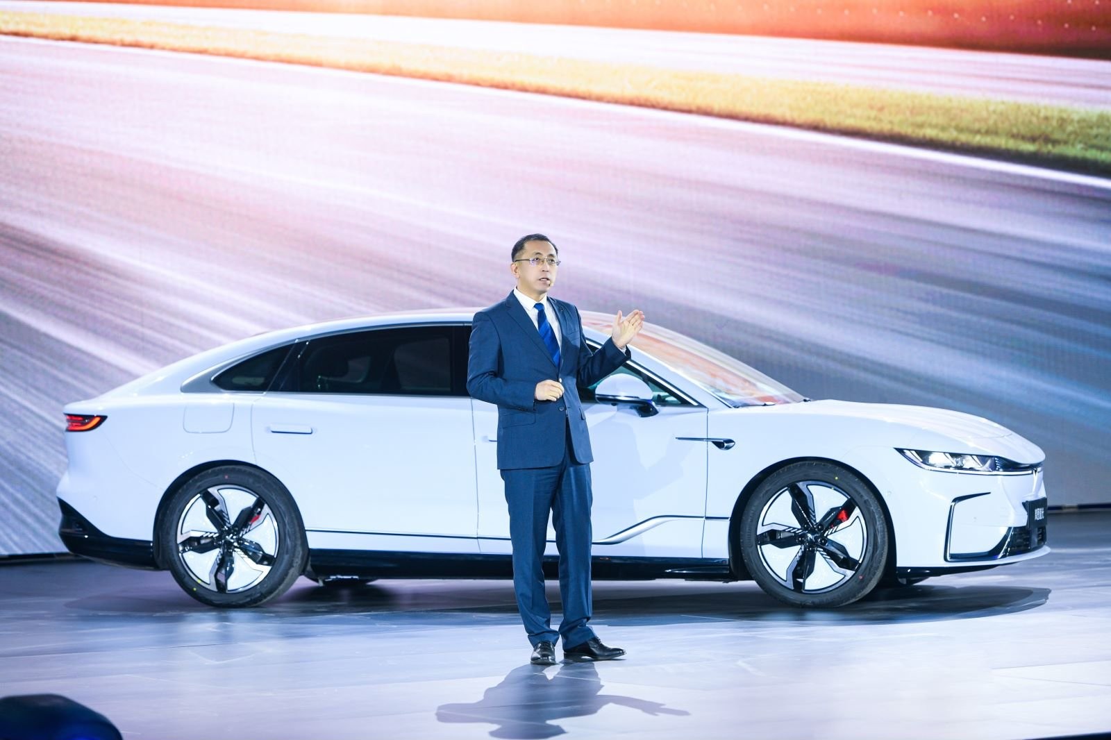 "30万 无对手",岚图ceo卢放对新品充满信心|25-35万|轿车_新浪新闻