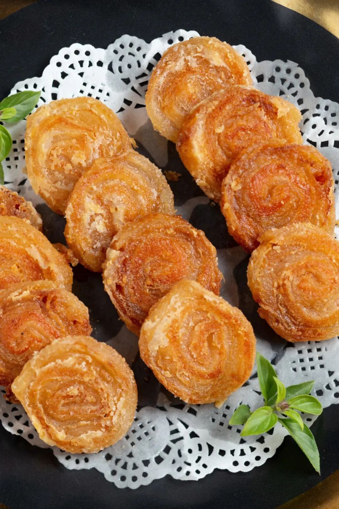 &nbsp;酥脆可口的野鸡卷(梁文生摄)