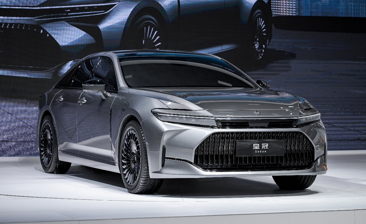 2022广州车展丨两款皇冠新品荣耀登场 一汽丰田全车系联袂出击_新浪