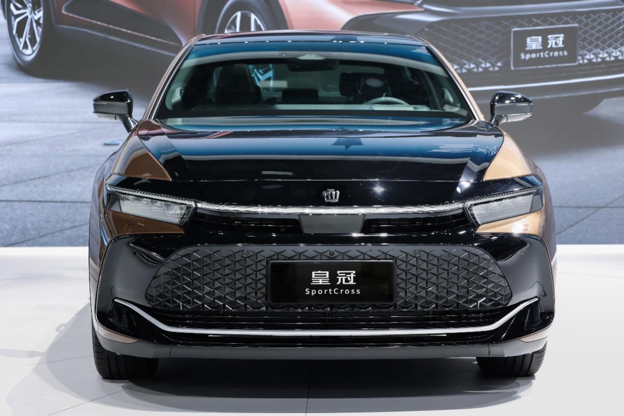 2022广州车展丨两款皇冠新品荣耀登场 一汽丰田全车系联袂出击_新浪