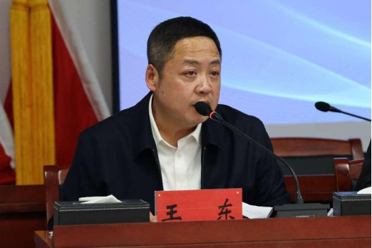 　　潞邑街道党工委委员、武装部部长王东