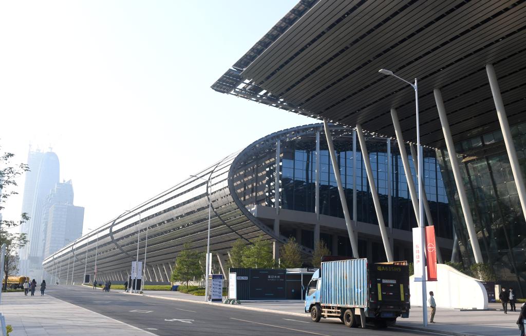 广交会四期展馆外观(12月29日摄).新华社记者 卢汉欣 摄