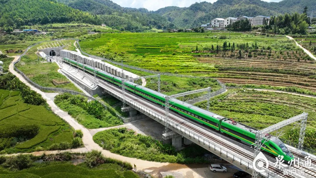 兴泉铁路今日全线贯通运营