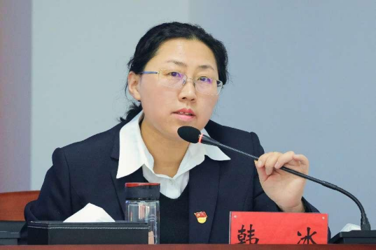 　　潞邑街道党工委委员、办事处副主任韩冰