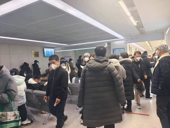 北京电力医院排队做CT 摄影/颜源