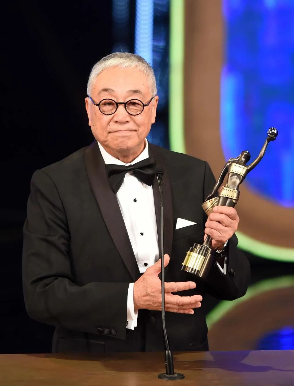 资料图:曾江2015年领取香港电影金像奖最佳男配角奖.张宇 摄