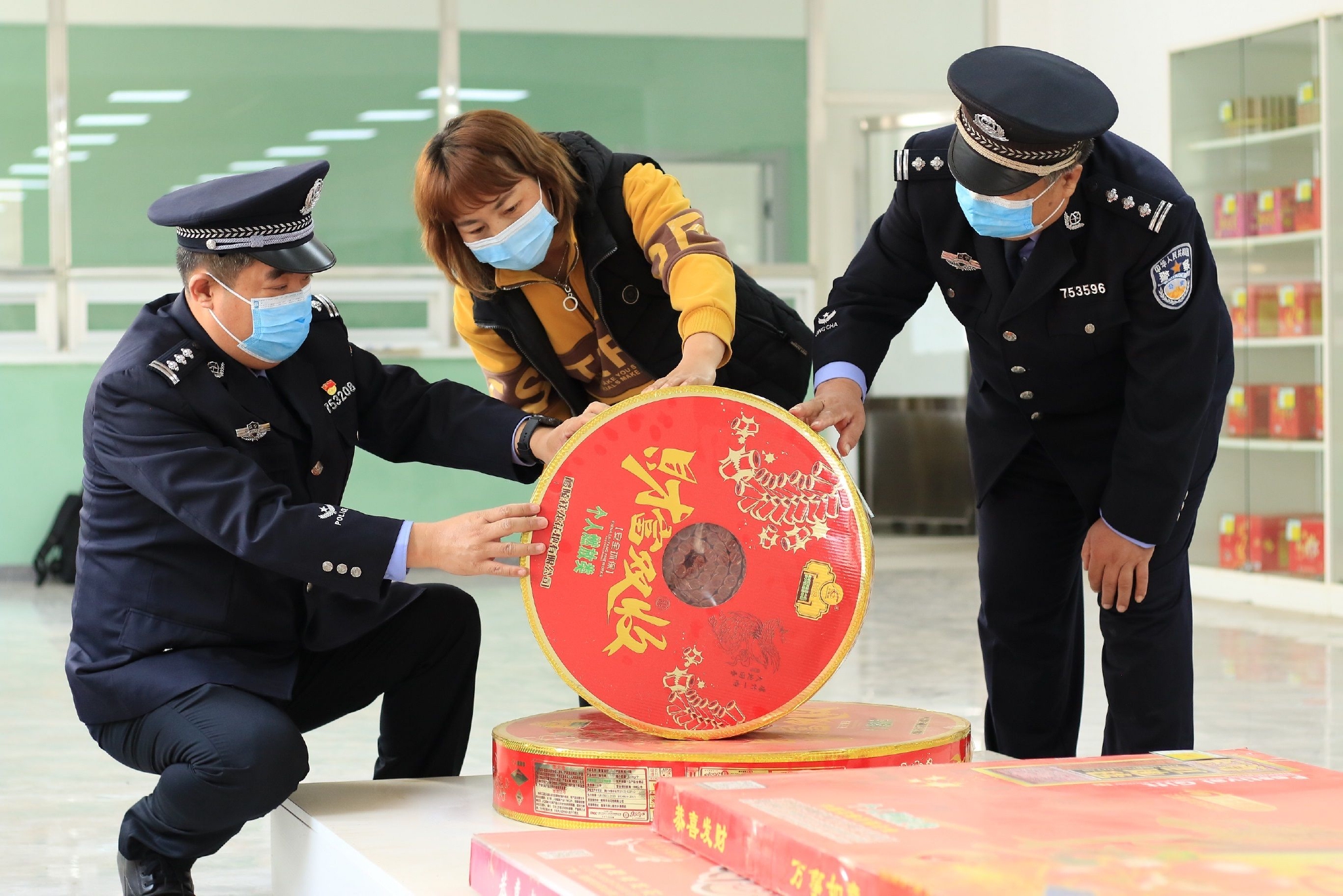 年味又回来了!多地明确:部分地区在规定时段内,可燃放烟花爆竹