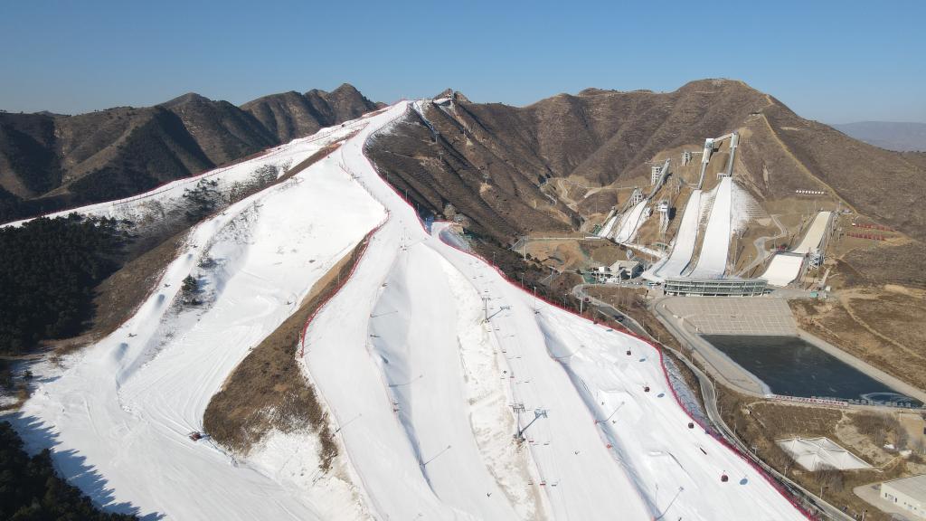 满城滑雪图片