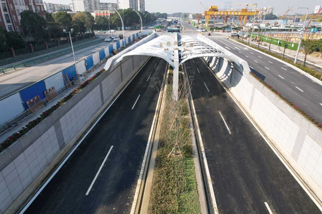 圖為已建成通車的江蘇蘇州金雞湖隧道